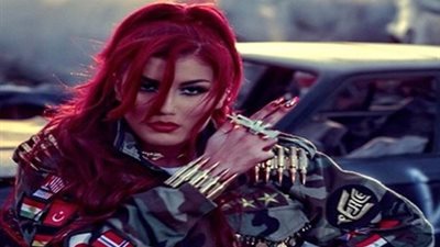 بالفيديو والصور.. شاكيرا الكردية تشعل مواقع التواصل بأغانيها ضد «داعش»