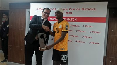 باتسون داكا رجل مباراة نيجيريا وزامبيا (صور)