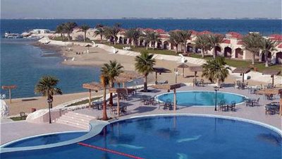 ننشر أسعار «الشاليهات والفنادق» السياحية بالعريش