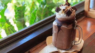 طريقة عمل ميلك شيك البراونيز