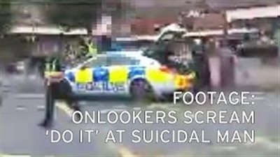 بالفيديو.. بريطانيون يشجعون رجلا على شنق نفسه