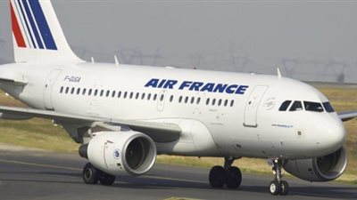 طائرة فرنسية تهبط اضطراريا بمطار القاهرة لإنقاذ حياة راكب