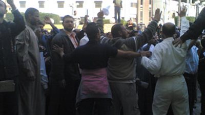 وقفة احتجاجية فى العريش اعتراضا على استمرار قطع المياه