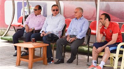 محمود الخطيب يحضر تدريبات الأهلي