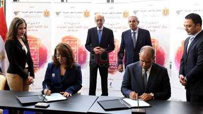 تفاصيل افتتاح معرض الحرف اليدوية.. شريف إسماعيل و٥ وزراء يتفقدون منتجات ١٢٠ عارضا.. رئيس الوزراء: ندعم ٢٥ ألف عامل ونستهدف دخولهم الاقتصاد الرسمي.. ومساعدة الأسر على التصدير «أولوياتنا»