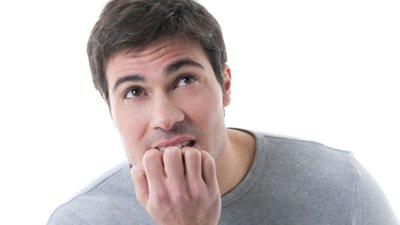 دراسة تحذر من القلق والتوتر في منتصف العمر