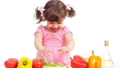 احذري.. إجبار طفلك على تناول الطعام