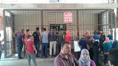 بالصور.. توافد طلاب الدبلومات الفنية على مكتب «تنسيق القاهرة»