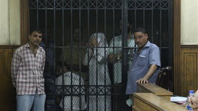 بالفيديو والصور.. بطلة كليب «سيب إيدي» تلطم على وجهها بسبب طلب الدفاع التأجيل