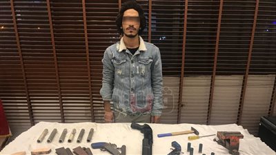 ضبط عاطل حول شقته لورشة لتصنيع الأسلحة النارية في مدينة نصر