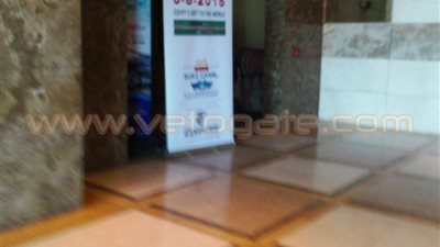 تعليق لافتات الدعاية لقناة السويس الجديدة بمطار القاهرة