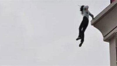 لإجبارها على الزواج.. فتاة تلقى بنفسها من الطابق الرابع بقنا