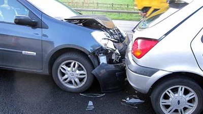 بالفيديو.. 400 شخص يحطمون سياراتهم أثناء اختبار القيادة ببريطانيا