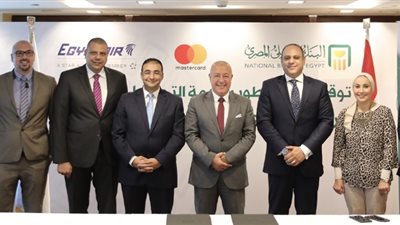 الأهلي المصري ومصر للطيران يوقعان بروتوكول تعاون مشترك لتطوير خدمات التحصيل الإلكتروني