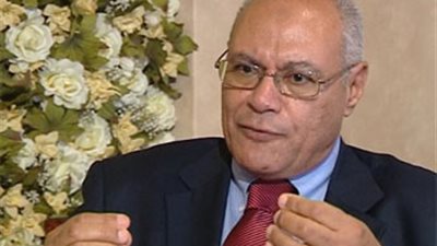 أنباء عن تولي سليم العوا الدفاع عن مرسي في قضية التخابر