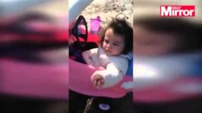 بالفيديو.. القبض على طفلة بتهمة القيادة تحت تأثير الحليب