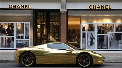 السيارات الفارهة تملأ شوارع لندن في الصيف