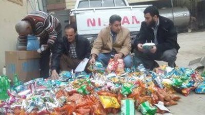 ضبط طن أغذية فاسدة وإغلاق 8 منشآت غذائية في الدقهلية