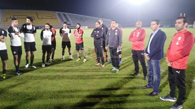 وزير الرياضة يزور معسكر منتخب مصر في برج العرب (صور)