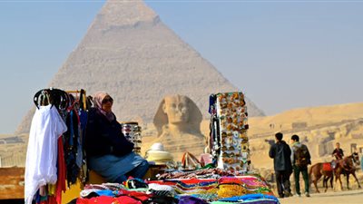 ضبط 21 متهما خلال حملة بالمنطقة الأثرية في الهرم