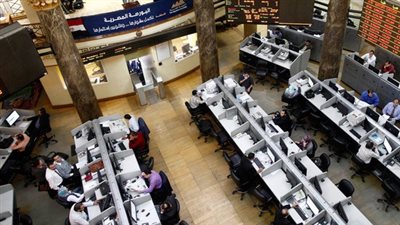 البورصة تقلص خسائرها منتصف الجلسة إلى 1.47 مليار جنيه