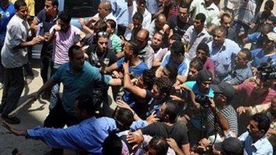 أهالي منية سمنود يطاردون أنصار المعزول