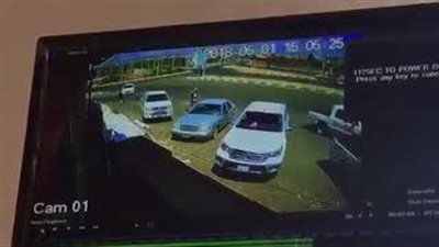 لحظة تعمد سائق دهس رجل مسن (فيديو)