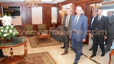 بالصور.. «كمال» يتفقد الممر الجديد بمطار القاهرة لاستقبال ضيوف القناة