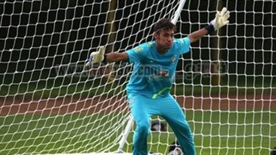 نيمار يهدر ركلة جزاء بطريقة كوميدية