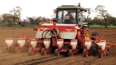 وصول التقاوى والآلات لزراعة 20 ألف فدان بوسط سيناء