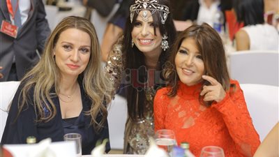 سميرة سعيد ونجوم الفن في عرض أزياء مغربي على ضفاف النيل (صور)