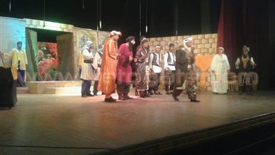 بالصور.. فرقة «القوميات» بمطروح تعرض أعمالها بمسرح بنها