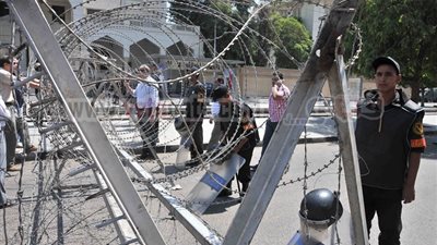 العشرات يطالبون بالإفراج عن مصابى الثورة