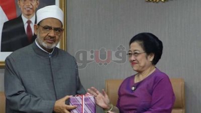 الإمام الأكبر يزور مقر هيئة رعاية مبادئ الدستور الإندونيسي.. الطيب: الأزهر مستعد لدعم هيئتكم من أجل كرامة الإنسان والعيش المشترك.. وسوكارنو: نشكر دعمكم للقضية الفلسطينية