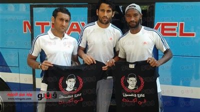 لاعبو الزمالك يرتدون تيشيرت فقيد 