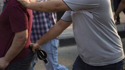 ضبط عاطلين لاتهامهما بسرقة ميكانيكي بالغردقة