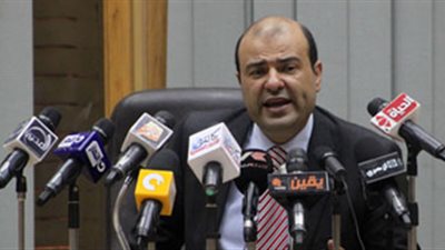 رئيس شعبة المخابز يتغزل في وزير التموين لأكثر من نصف ساعة