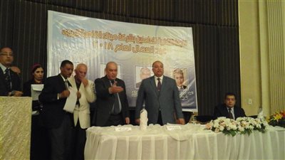 مطار القاهرة بمنح شهادات تكريم للعاملين المتميزين (صور )