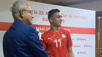 مصطفى محمد رجل مباراة المنتخب الأوليمبي والكاميرون