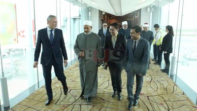 شيخ الأزهر يصل سنغافورة ثاني محطات جولته الآسيوية