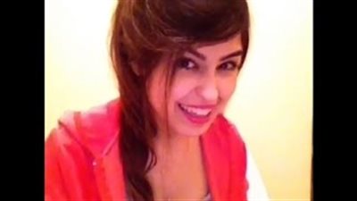 بالفيديو.. مغربية تشعل مواقع التواصل في التقليد بـ«dupsmash»