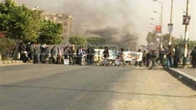 الصعايدة يتحدون قنديل ويقطعون طريق مصر اسوان 