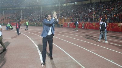 محمد فضل يدعو الجماهير لتشجيع المنتخب الأوليمبي بدلا من الهتاف له (صور)