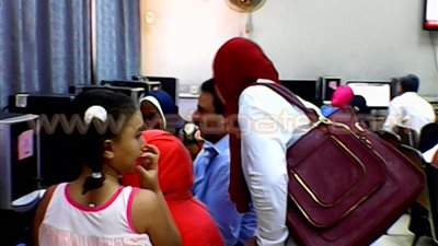 بالصور.. انتشار الأطفال بمعامل تنسيق «عين شمس» في اليوم الثالث