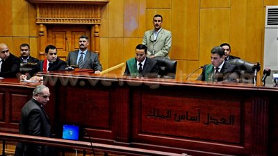 وصول هيئة محاكمة المعزول و24 آخرين بإهانة القضاء