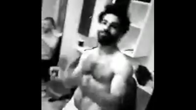 وصلة رقص لـ صلاح ولاعبي ليفربول بعد التأهل للنهائي (فيديو)