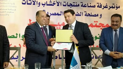 غرفة صناعة الأثاث تبحث حل مشكلات الصناع بدمياط مع الضرائب