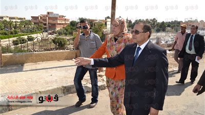 بالصور.. محافظ الإسماعيلية يطالب برفع القمامة بطريق البلاجات السياحى