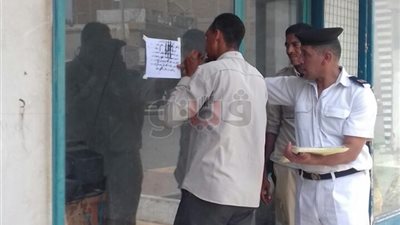 ضبط 20 بائعا متجولا وغلق 12 محلا مخالفا لشروط التراخيص بالغردقة