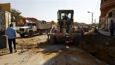 حملة لإزالة الإشغالات ورصف طرق بموط في الوادي الجديد